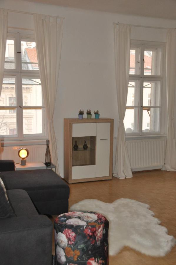 Wunderschone Altbauwohnung In Zentraler Lage Wien Buitenkant foto